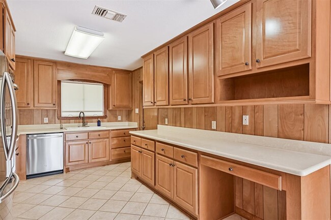 Building Photo - 2920 Heron Dr