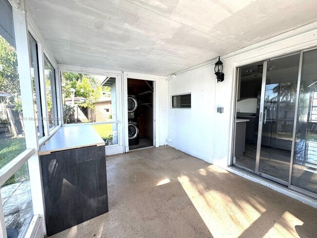 Building Photo - 4119 SW 49th St