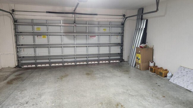 Building Photo - 25309 SW 118 Ct