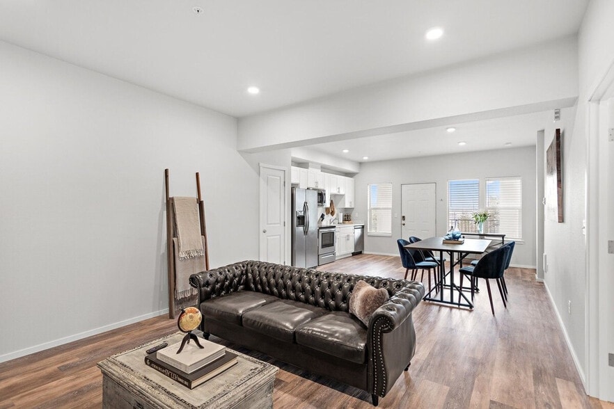 Primary Photo - 624 E 32nd St