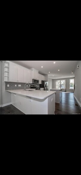 Building Photo - 458 W Tremont Ave