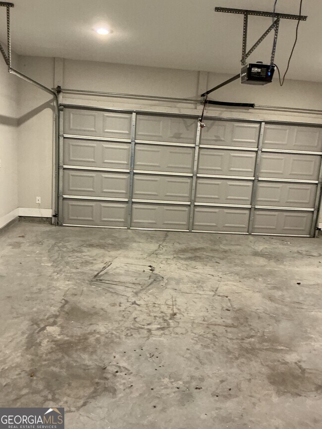 Building Photo - 1005 Autumns Wood Cir E