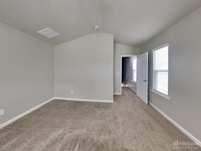 Building Photo - 134 Spring Knoll Dr