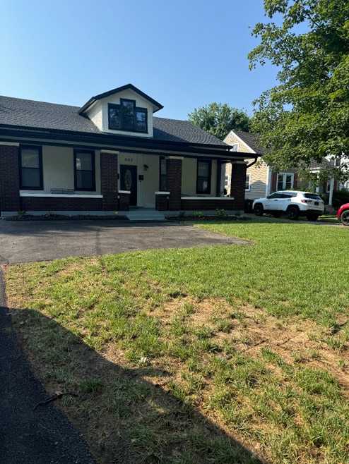 Building Photo - 900 Clarks Ln