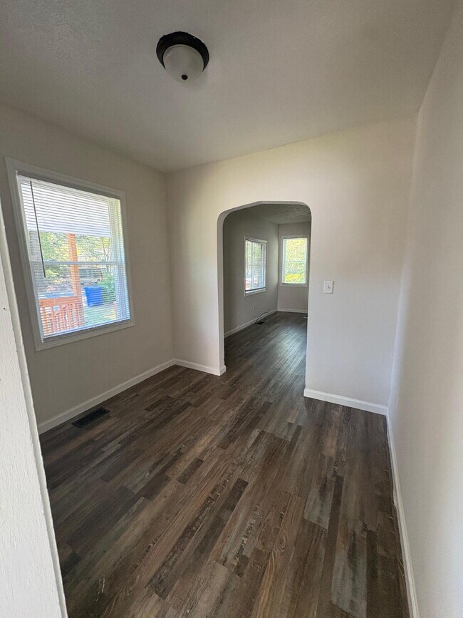 Building Photo - 1207 West Dr