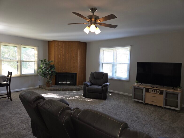 Building Photo - 5721 Gardenia Dr