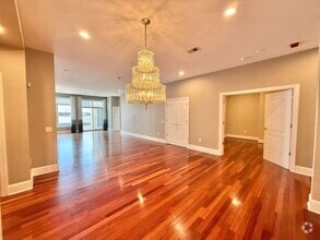 Building Photo - Luxurious Downtown Raleigh Condo with High...