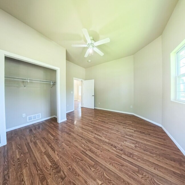 Building Photo - Newly updated 2 bedroom 1 bathroom