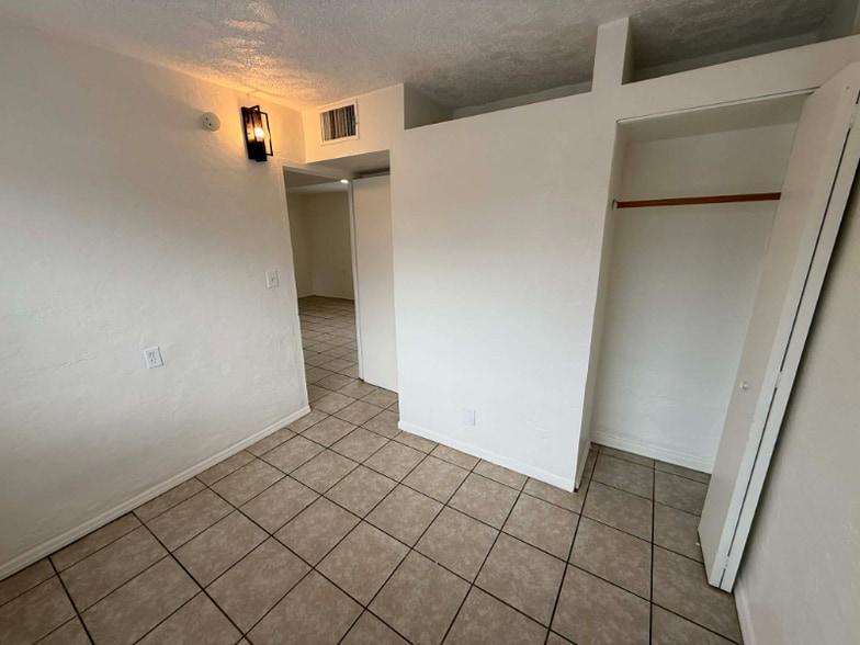 Building Photo - 460 E Delano St