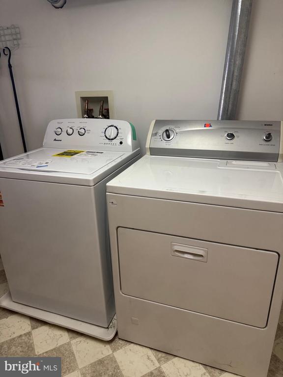 Building Photo - 606 S Belnord Ave