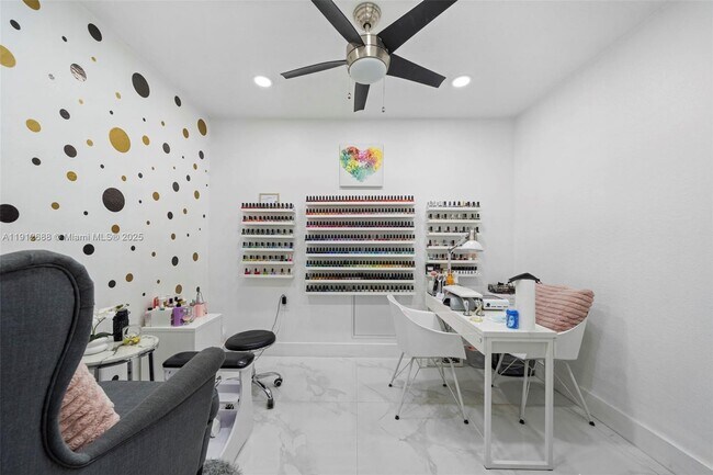 Building Photo - 15245 SW 8th Way