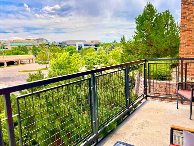 Building Photo - Bright & Peaceful 2 Bed, 2 Bath Corner Con...