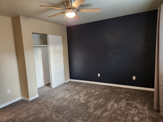Building Photo - Great 5 Bed 3 Bath Remodeled Home