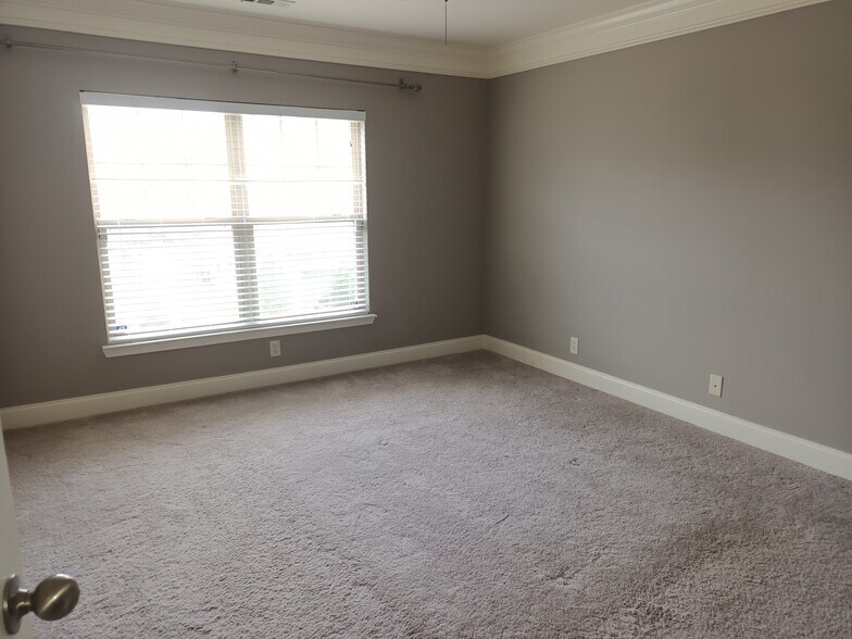 Master Suite 1 - 2626 Nashboro Blvd