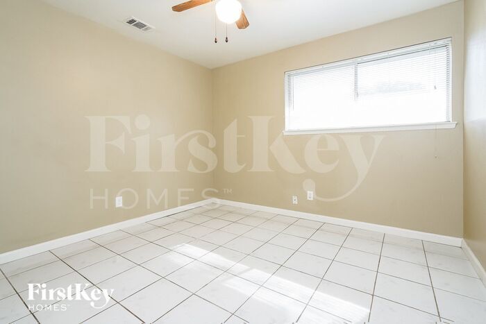 Building Photo - 215 Oriole Blvd
