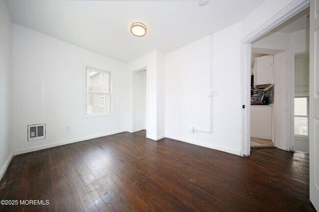 Building Photo - 48 Barberie Ave