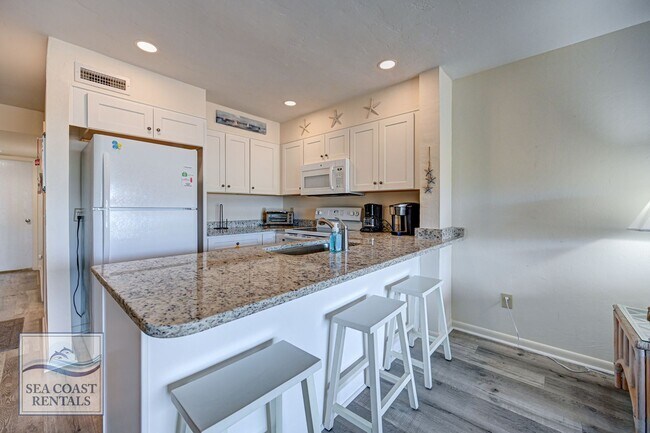 Building Photo - FURNISHED OFF-SEASON MONTHLY RENTAL NOW AV...