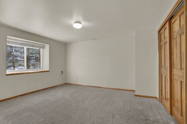 Building Photo - 110 Balmoral Way