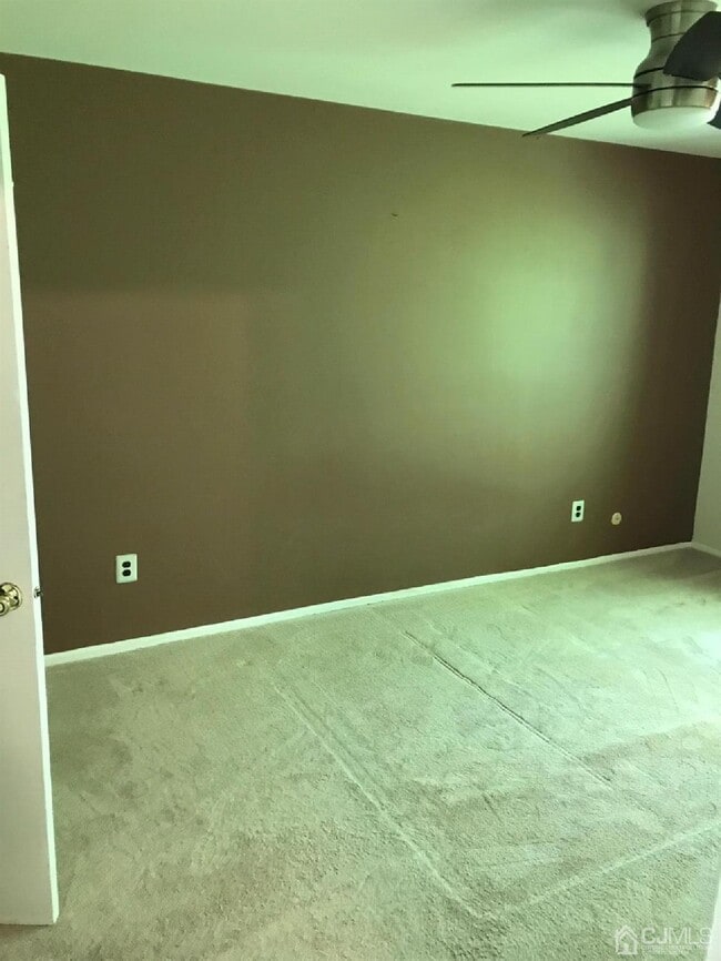 Building Photo - 9 Quail Run Dr