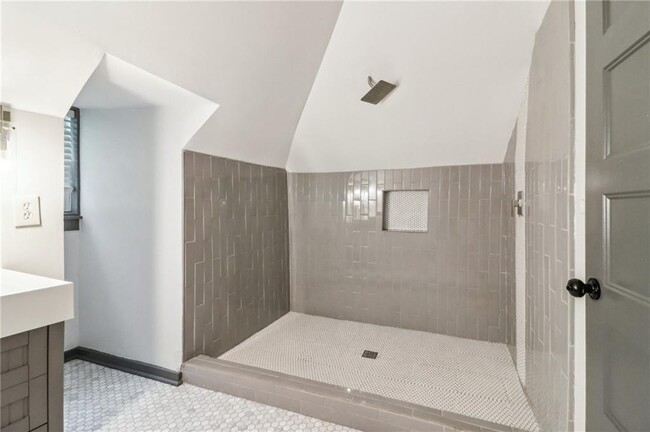 Building Photo - 1393 Westview Dr SW