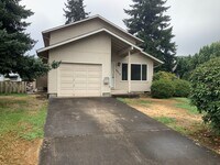 Building Photo - 2 Bedroom Duplex in Cal Young Neighborhood