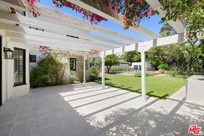 Building Photo - 712 N Rodeo Dr