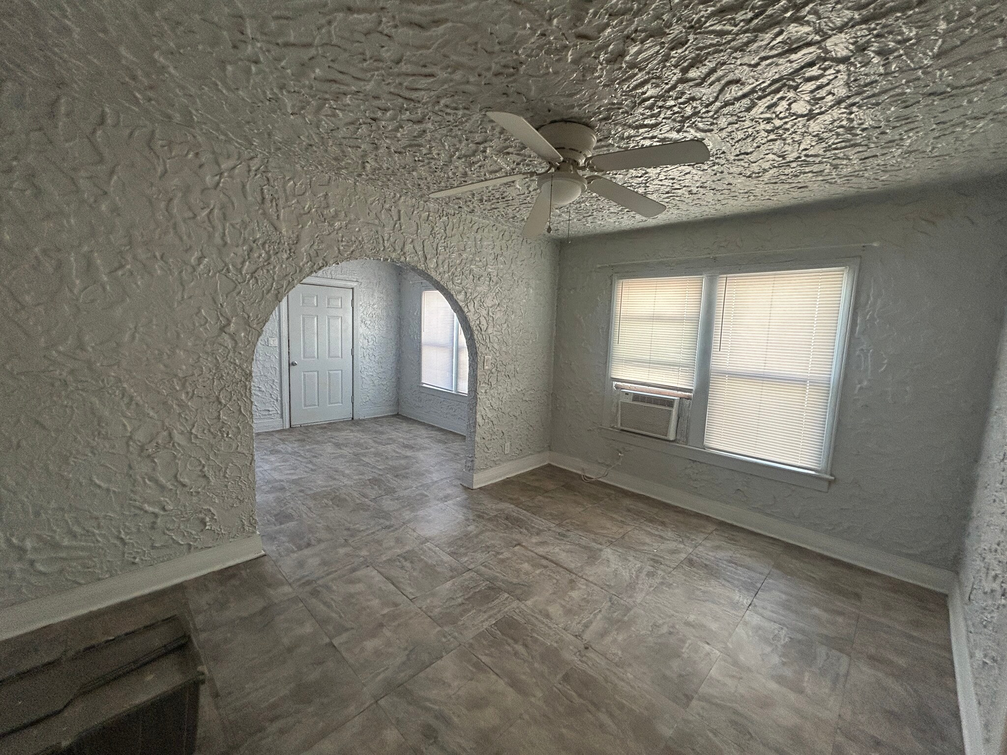 Dining room - 1307 N Lewis Pl