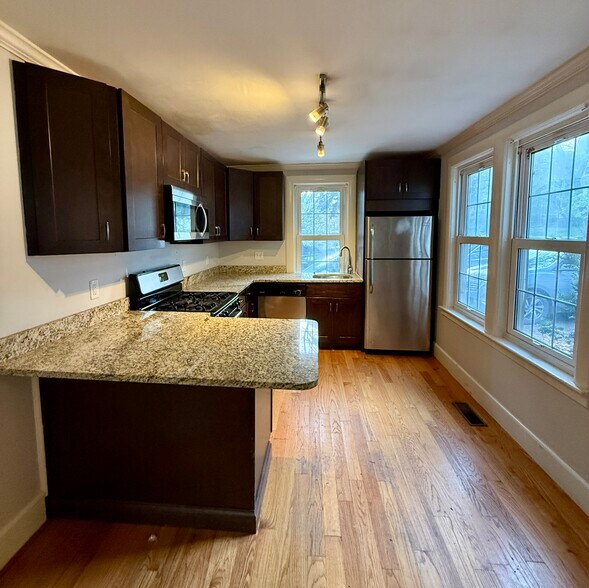 Building Photo - 2 Braemore Rd