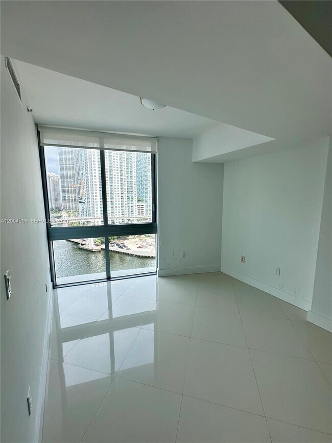 Building Photo - 350 S Miami Ave