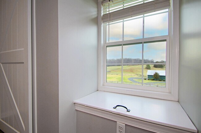 Building Photo - 3205 Oak Ridge Rd