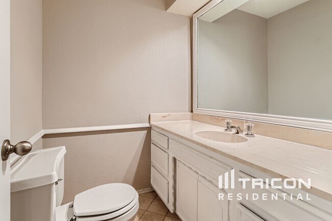 Building Photo - 606 Meadow Grove Dr