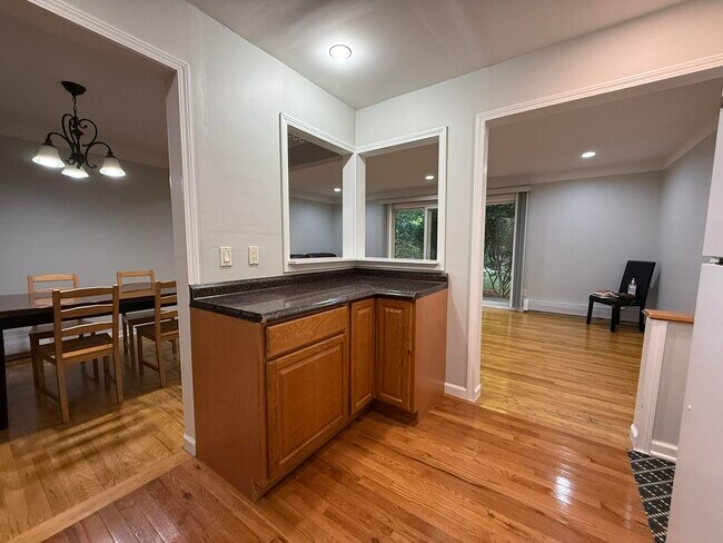 Building Photo - 1253 Island Dr