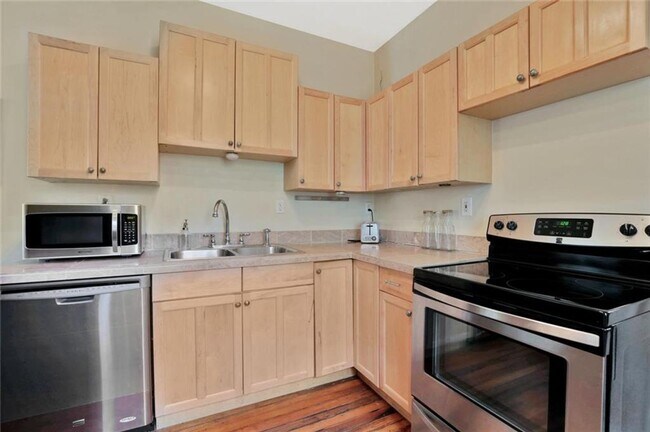 Building Photo - Great Bungalow for Rent!