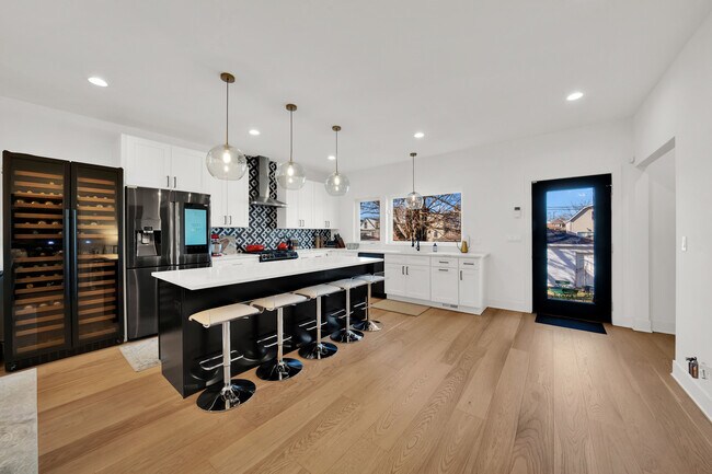 Building Photo - 1522 N Leamington Ave