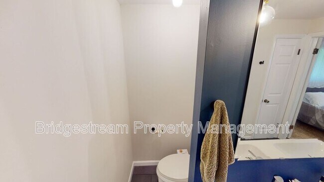 Building Photo - 2125 Belloak Dr