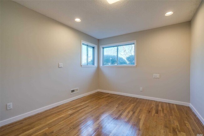Building Photo - 46 Ivy Dr