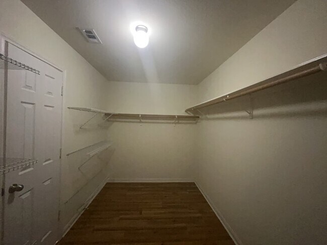 Building Photo - 10009 Iron Ridge Dr