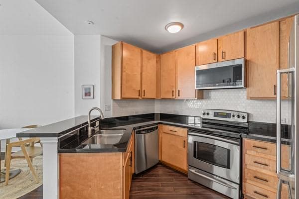 Building Photo - 500 Throckmorton St