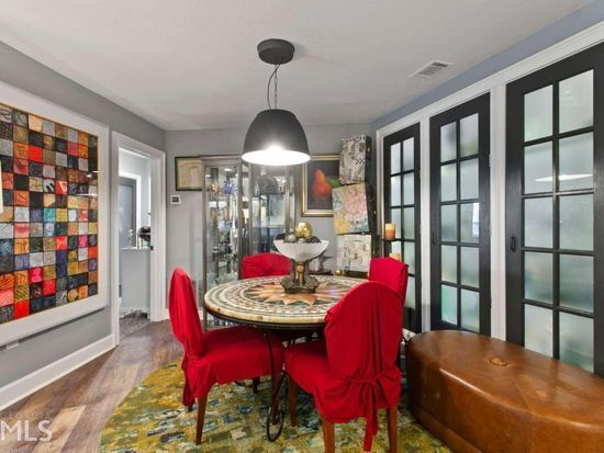 Dining Area - 2110 Pine Heights Dr NE