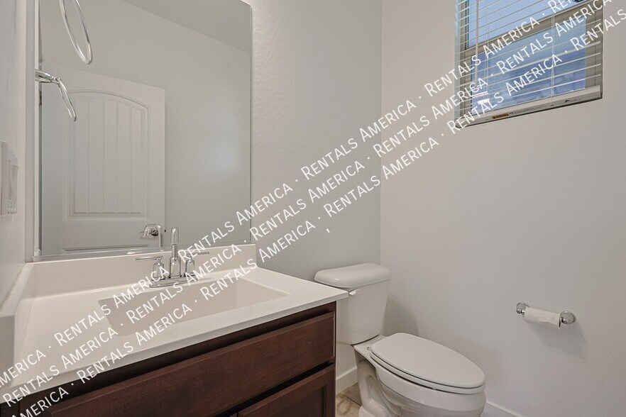 Building Photo - 6038 W Hartford Ct