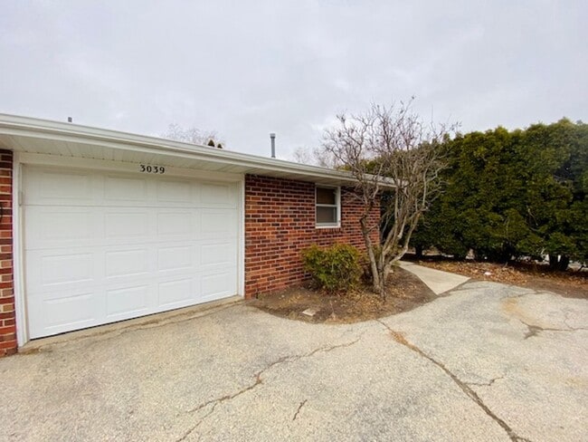 Building Photo - 3037 Humboldt Rd