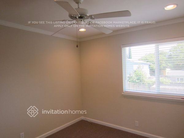 Building Photo - 160 Lakehurst Dr