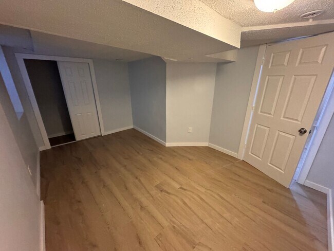 Building Photo - 1429-1431 Knox Ave N