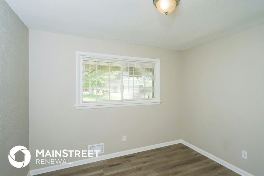 Building Photo - 6102 Jessamine Ln