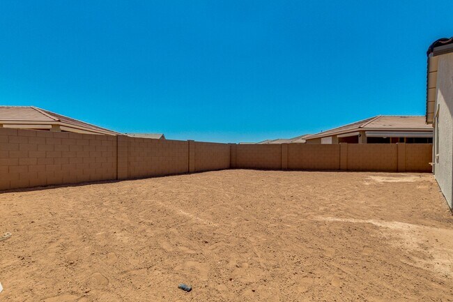 Building Photo - 5 bedroom/ 2 bath home in Casa Grande
