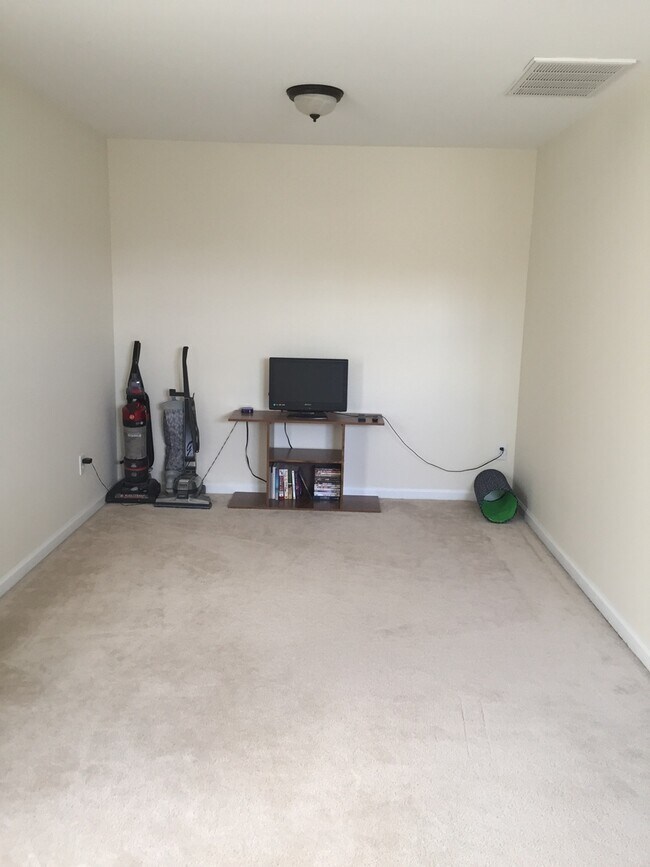 Building Photo - 3 Bedroom, 2.5 Bath Home in Bonnie Vista Community