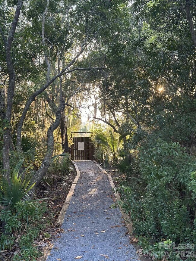 Building Photo - 5551 Colonial Chatsworth Cir