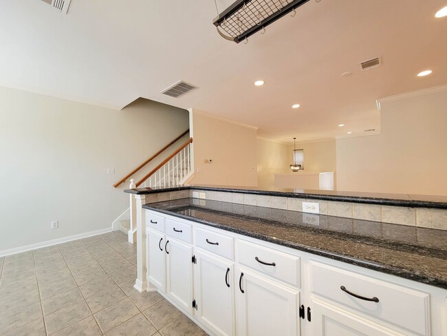 Building Photo - Beautiful Home with a Smart, Functional Floor Plan!