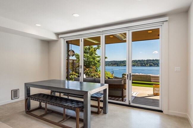 Building Photo - 7740 Seward Park Ave S