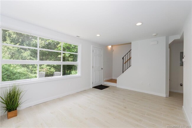 Building Photo - 308 Chestnut Hill Rd